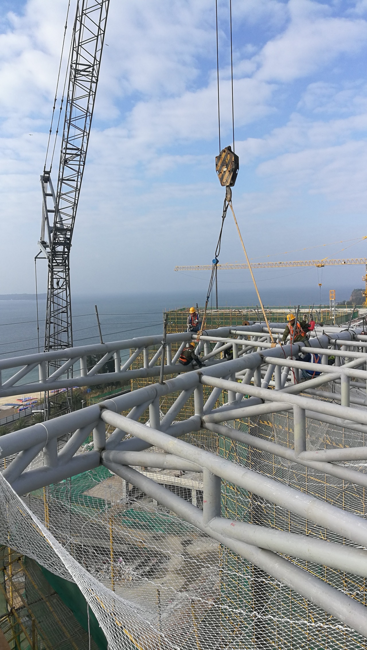 Long-cantilever hotel roof trusses successfully lifted at Shenzhen Jinshawan — original report image 8
