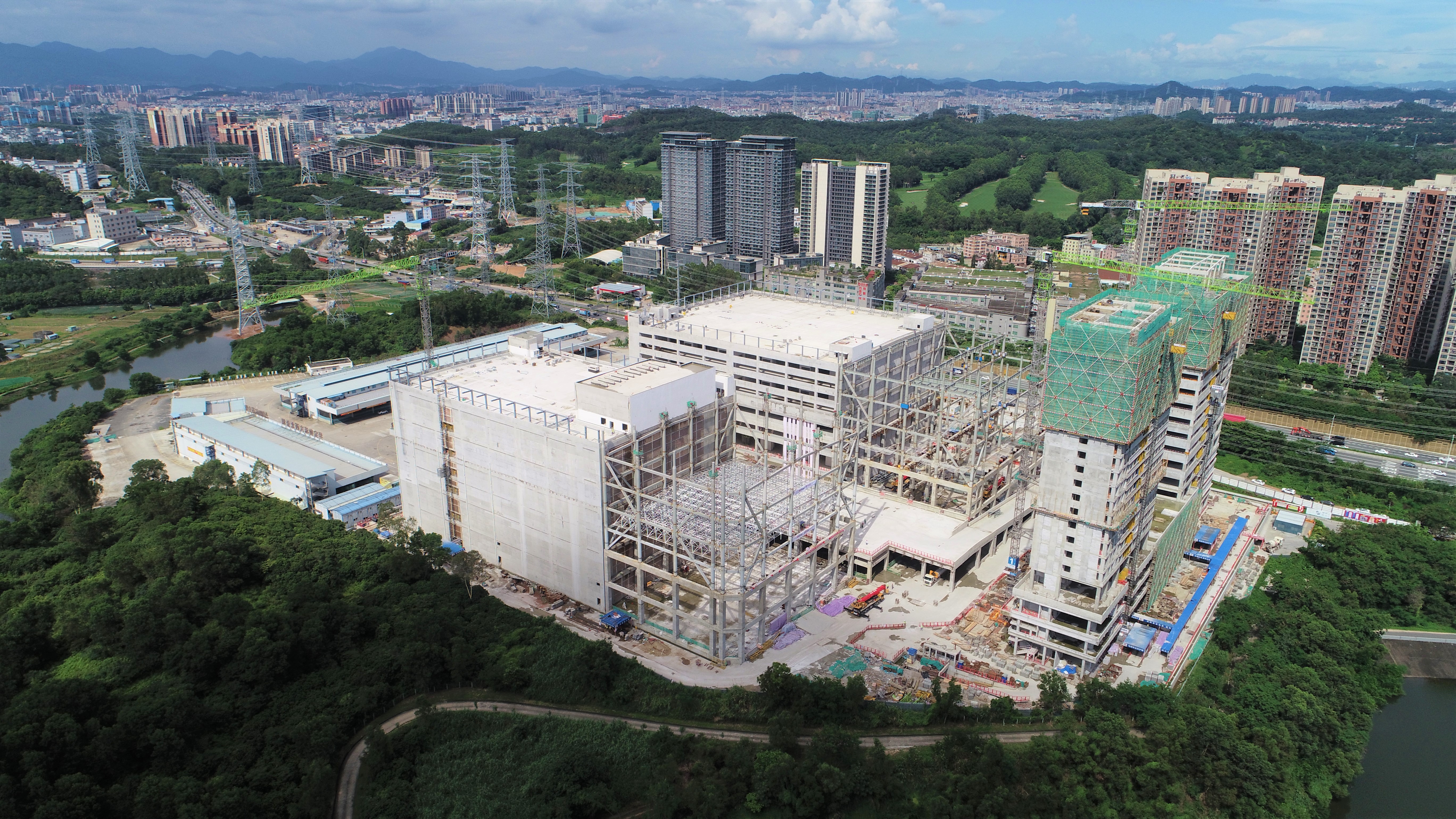 Shenzhen's first high-rise, long-span steel cold-storage roof successfully lifted — original report image 4