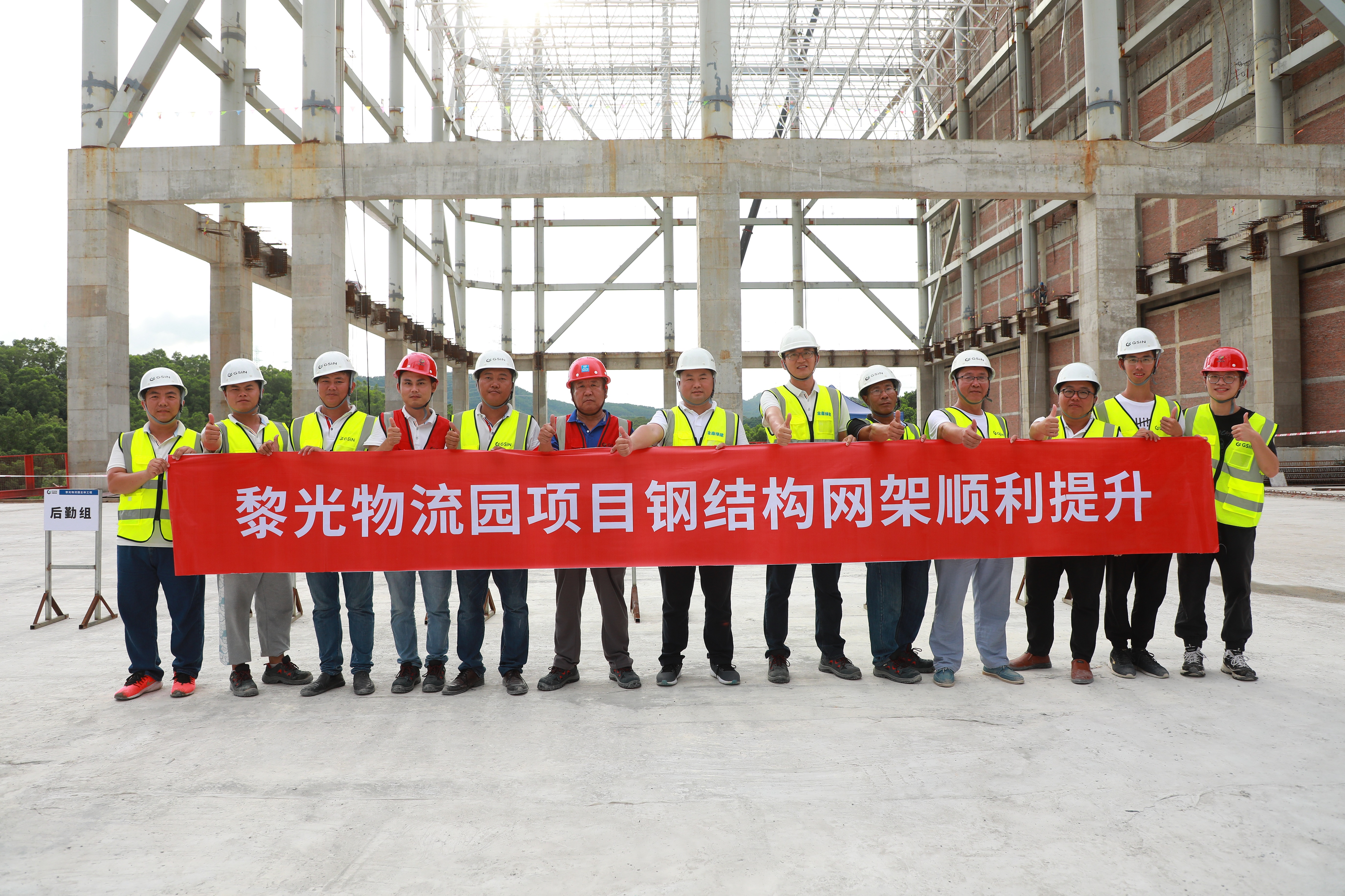 Shenzhen's first high-rise, long-span steel cold-storage roof successfully lifted — original report image 7