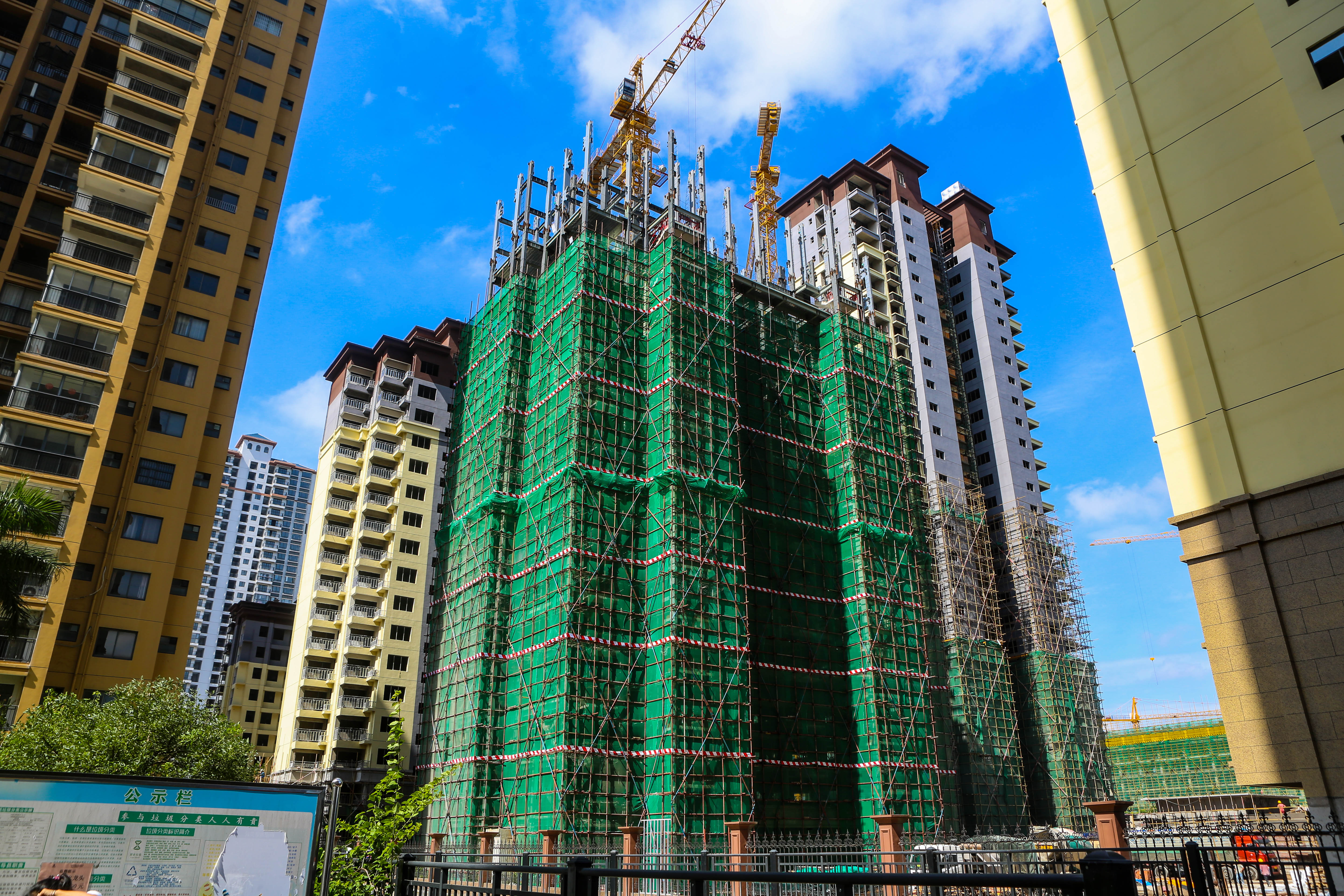 Fangchenggang's first prefabricated steel residential structure tops out — original report image 7