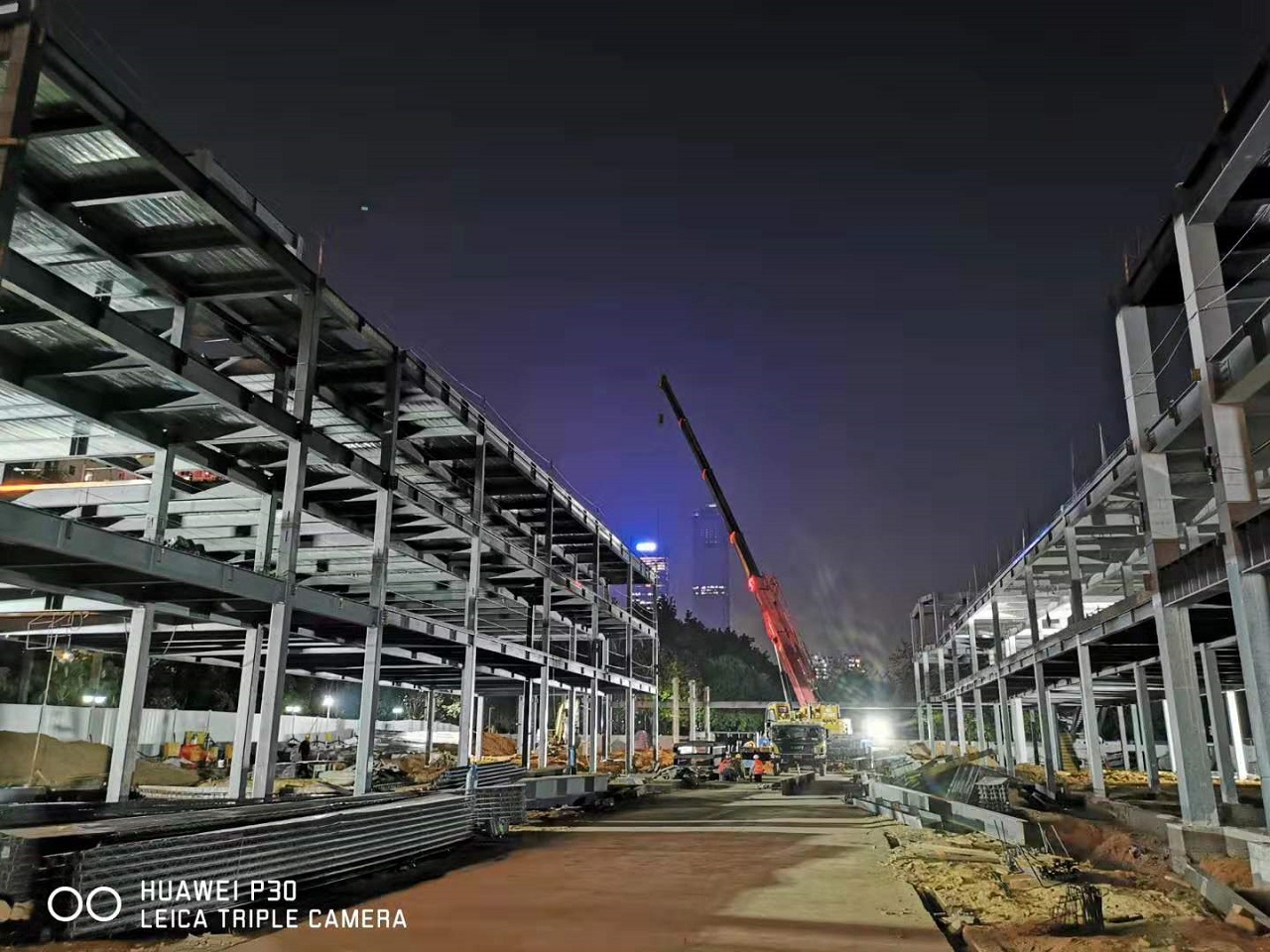 How was a prefabricated steel school with 2,160 places built in four months? — original report image 7