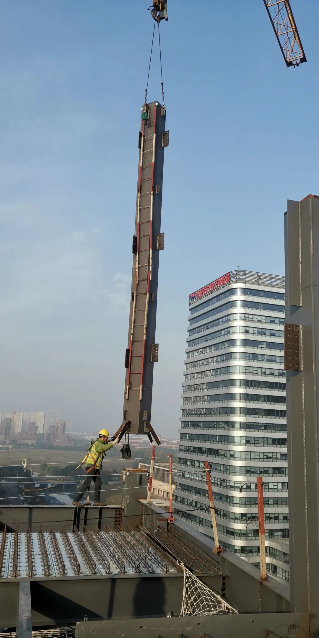 Wuxi's first prefabricated steel apartment project tops out — original report image 7